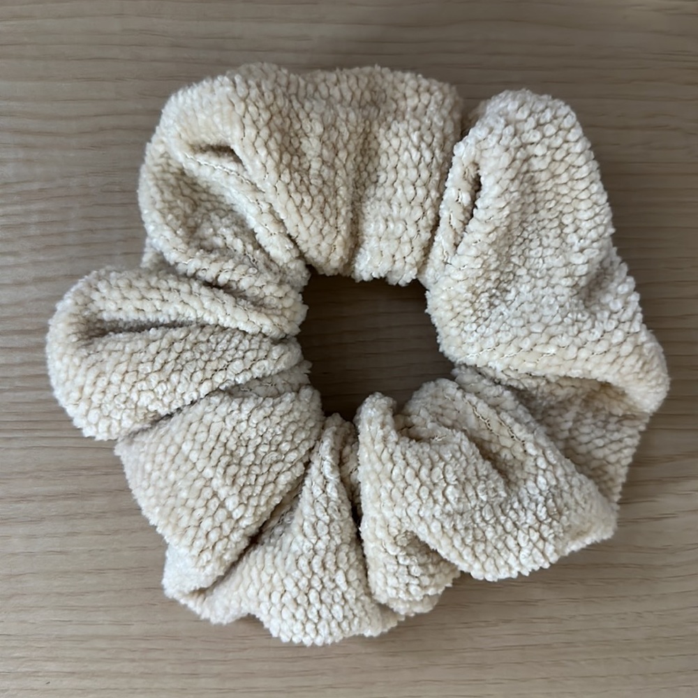 Dew Edit Scrunchie "Fine & Dandy" - Picture 3 of 3